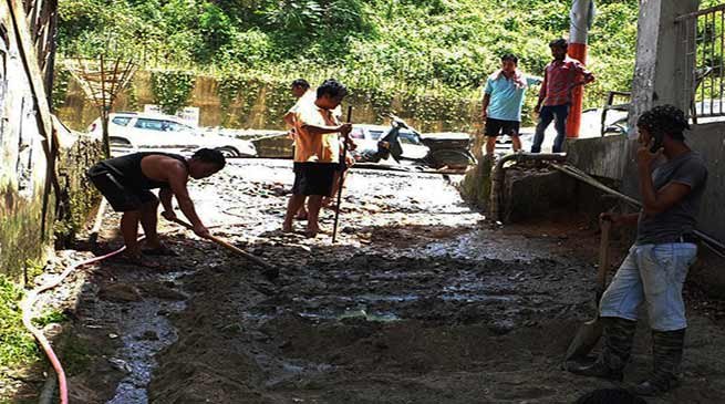 Itanagar: Locals contribute to repair CC Pavement road