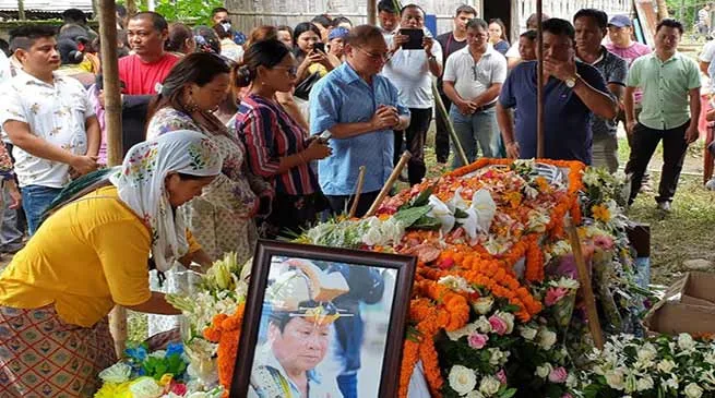Arunachal: Yab Sera led to rest, thousand take part