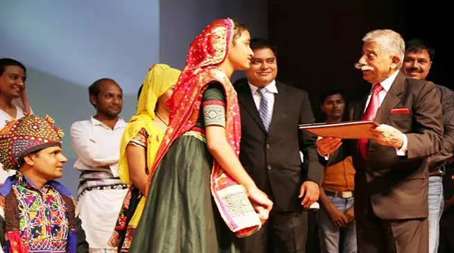 Arunachal: Governor interacts with Gujrat's theatre artists
