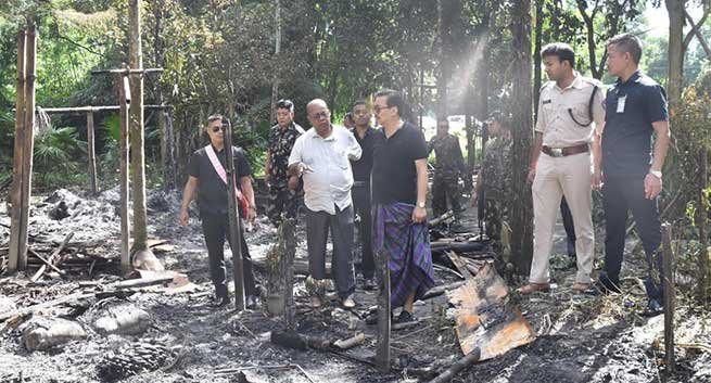 Arunachal: Chwona Mein visits fire-affected villages at Mabirah in Namsai 