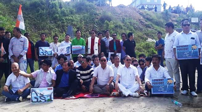 Itanagar: APCC protest against NDA govt over economic situation in country