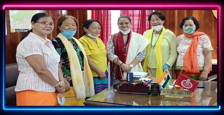 Arunachal: ABKWW presents traditional wears to DC Pasighat