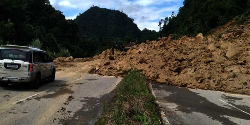 Itanagar: Massive Landslide in NH-415 near Hollongi | Arunachal24