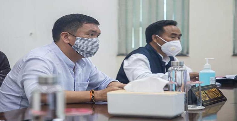 Arunachal Pradesh Chief Minister Pema khandu today expressed concern over the slow progress of several road projects and asserted defaulting parties should be held responsible.