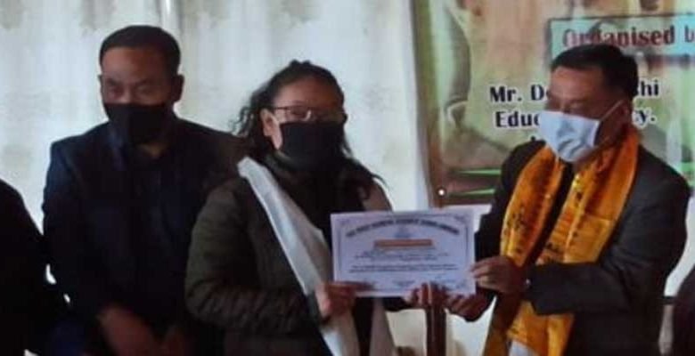 Arunachal: AWKSU felicitates topper of Class X and XII
