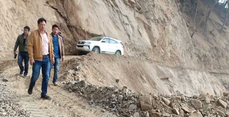 Arunachal: Biyuram Wahge inspects Seijosa-Pakke Kessang road
