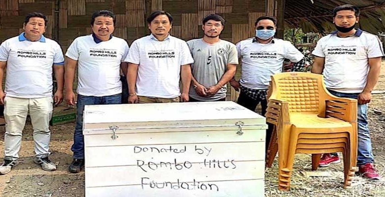 Arunachal: Rono Hills Foundation extends relief to JNC campus fire victim