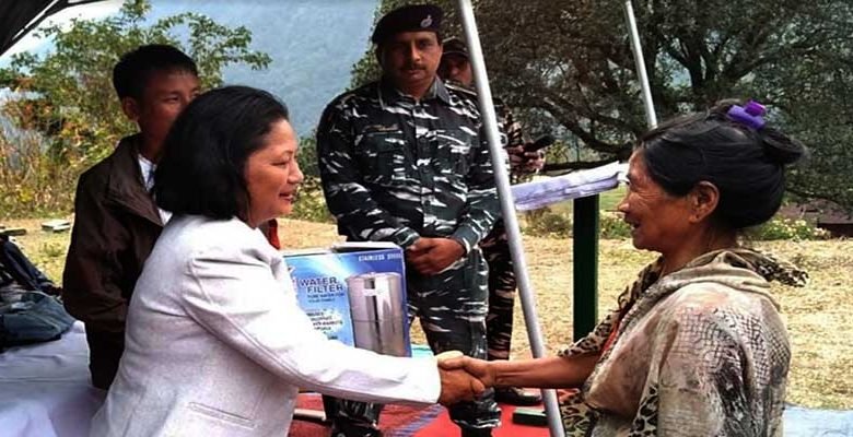 Arunachal: CRPF distributes water filters to Bodak villagers
