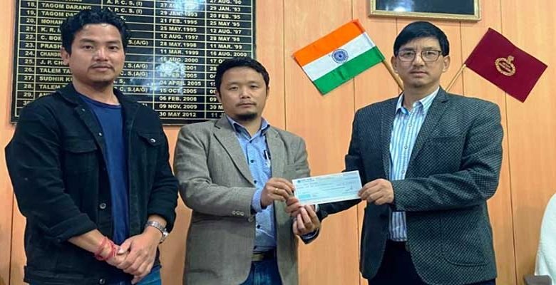 Arunachal: APCS officers of 2016 batch contribut Rs 1.60 lakhs to Longliang village fire vicitms