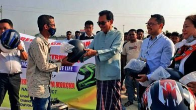Arunachal: Chowna Mein distributes Helmet to two-wheeler riders