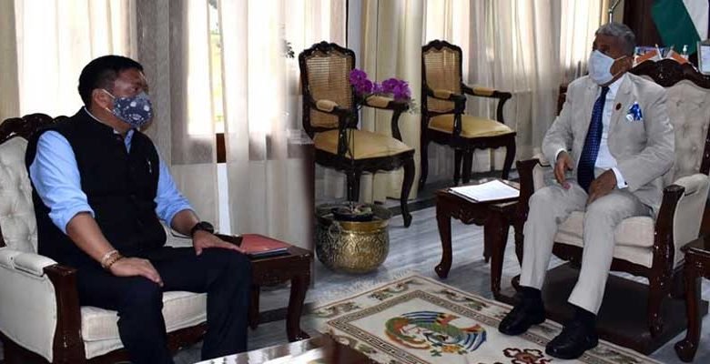 Arunachal: CM Pema Khandu calls on the Governor BD Mishra 