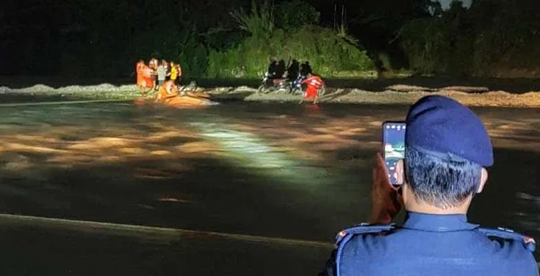 Arunachal: NDRF Rescues 5 persons stranded in Dikrong River