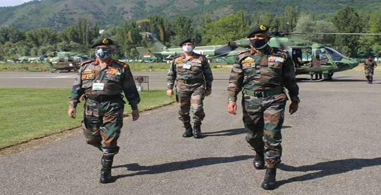 Army Chief Reviews Security in the Kashmir Valley