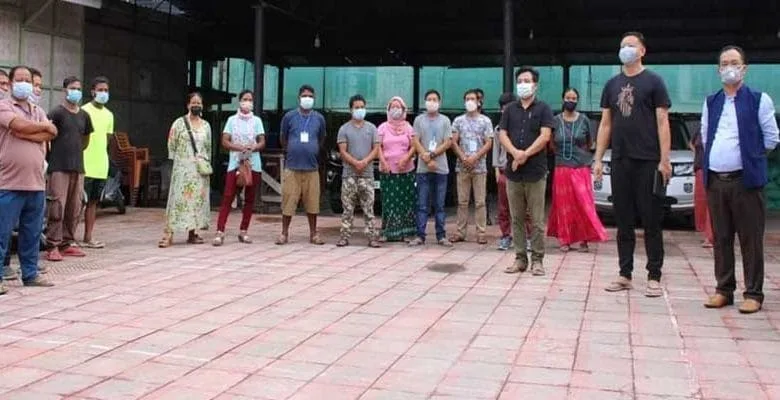 Itanagar: IMC Mayor Tame Phassang distributed essential commodities to the FLW families of the corporation