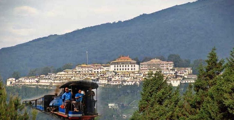 Arunachal CM gives his nod to NFR's 'Toy Train Project' for Tawang