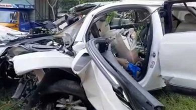 Audi Crashes into an Electric Poll, 7 including 3 women dead
