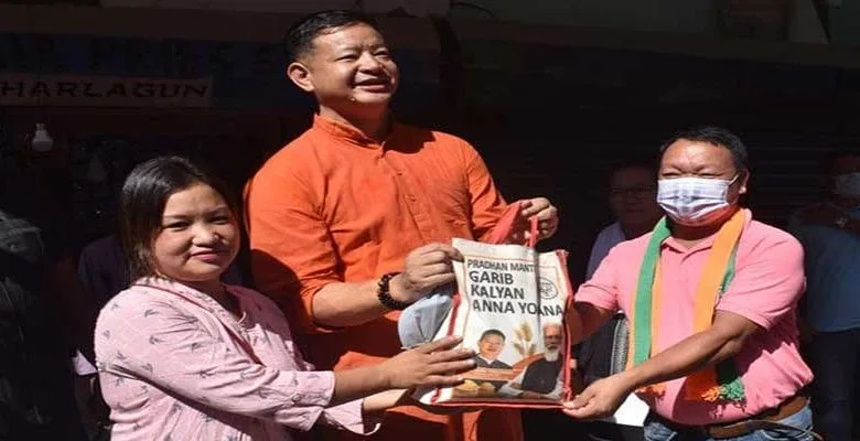 Itanagar: IMC Mayor distributed free rice to needy people