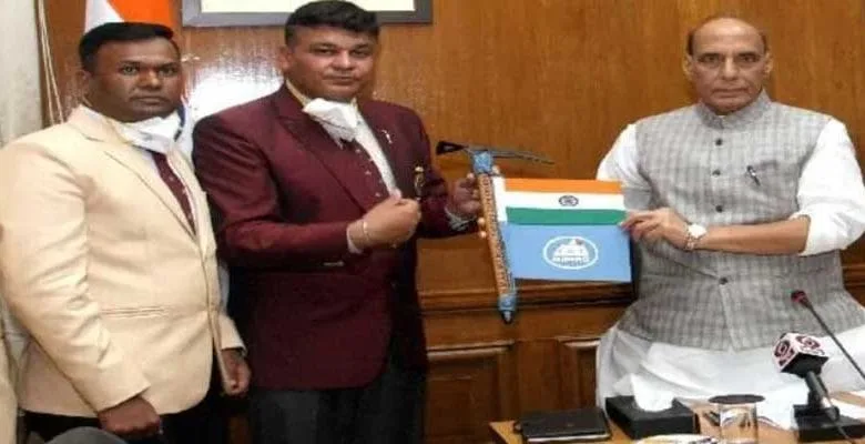 Rajnath Singh flags-in expedition to Mt Kun by NIMAS team of Arunachal Pradesh