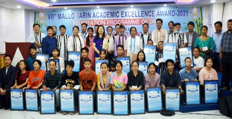Itanagar: Meritorious students of DUI Community felicitated with Mallo Tarin academic excellence award-2021