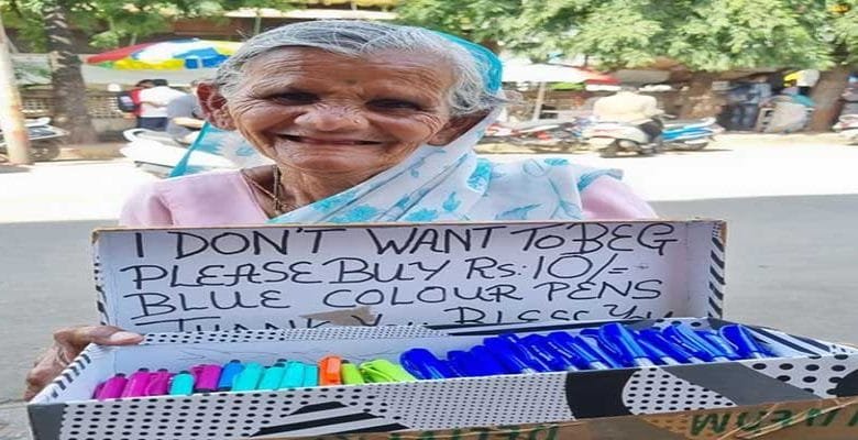 Ratan, an elderly woman selling pens on Pune street to make a living is winning hearts of netizens