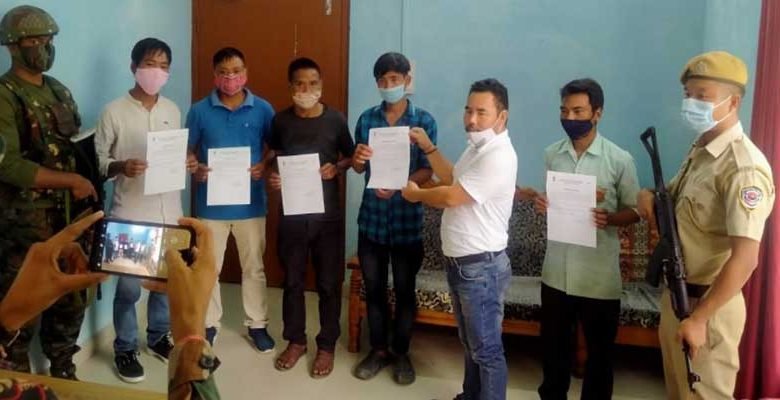 Arunachal: 3 NSCN-(K), 2 NSCN (IM) cadres surrendered before Tirap Police