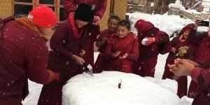 Arunachal: Monks celebrates birthday with a Snow Cake