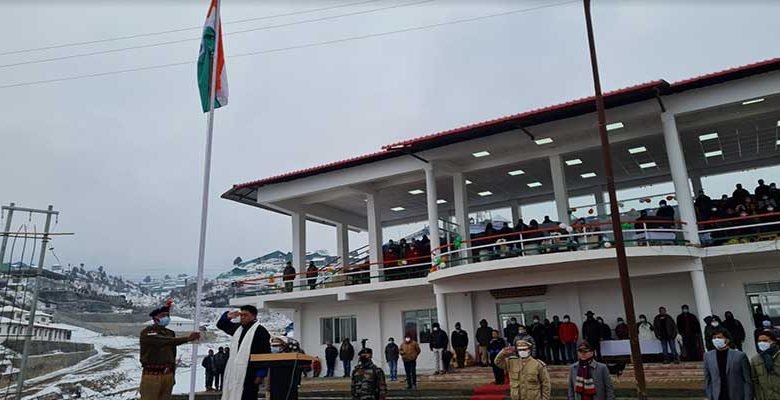 Arunachal: Amidst snowfall 'Statehood Day' celebrated at Tawang