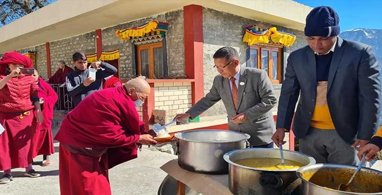 Arunachal: Indian Army today organised a Bhojan Bhandara for the Buddhist Nuns