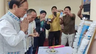 Itanagar: Congress pay tributes to former PM Rajiv Gandhi on death anniversary
