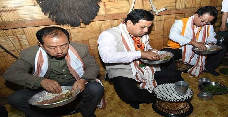 Arunachal: Sarbananda Sonowal relished traditional lunch at Lempia village in Ziro valley