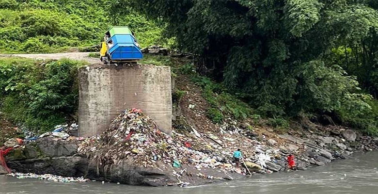 Arunachal: YMCR raises voice against garbage dumping in Kameng River at Seppa