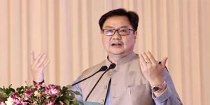 Over 300 lawyers ask Law Minister Kiren Rijiju to withdraw comments against retired judges
