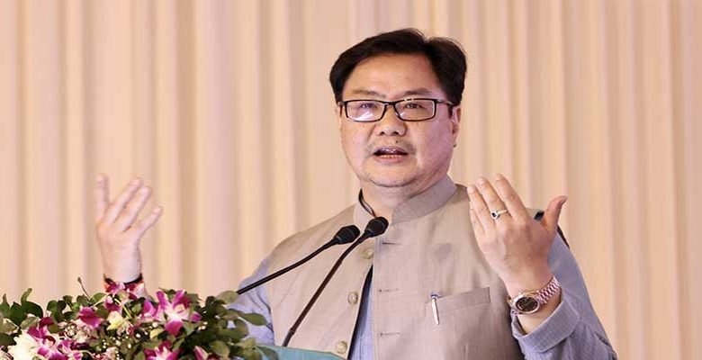 Over 300 lawyers ask Law Minister Kiren Rijiju to withdraw comments against retired judges