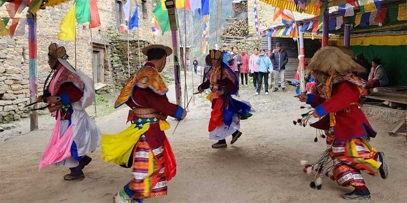 Arunachal: Army and locals celebrate together Buddha Purnima at Tak Tsang Gompa near Tawang 