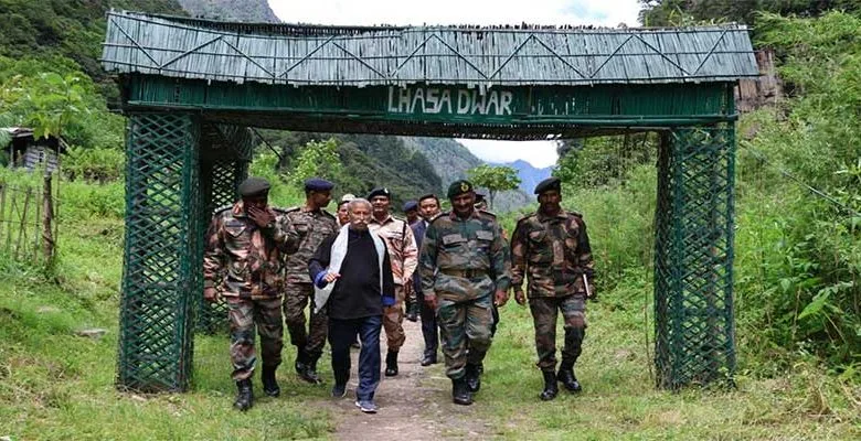 Governor visits Border Post¸ addresses a public meeting at Zemithang
