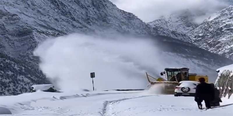 Arunachal: Tawang witnesses heavy snowfall