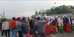Arunachal: Road blockade over labourer's death in Dirak Gate