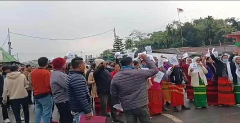 Arunachal: Road blockade over labourer's death in Dirak Gate