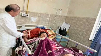 Arunachal: Tuki visits TRIHMS and meets Accident Victim