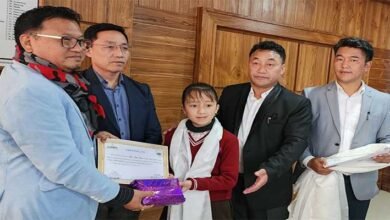 TAWANG- Deputy Commissioner Tawang,  Kanki Darang, today felicitated the district toppers in Classes VIII, X and XII examinations and the best performing schools.