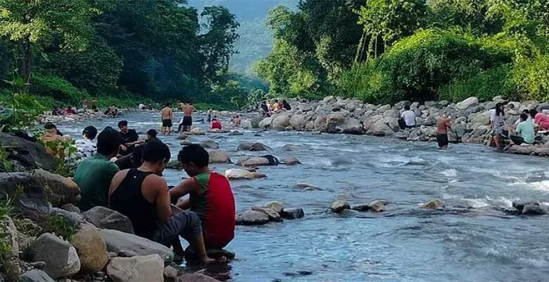 Heat Waves hit Arunachal: people in Pasighat throng to riverside to escape from scorching heat