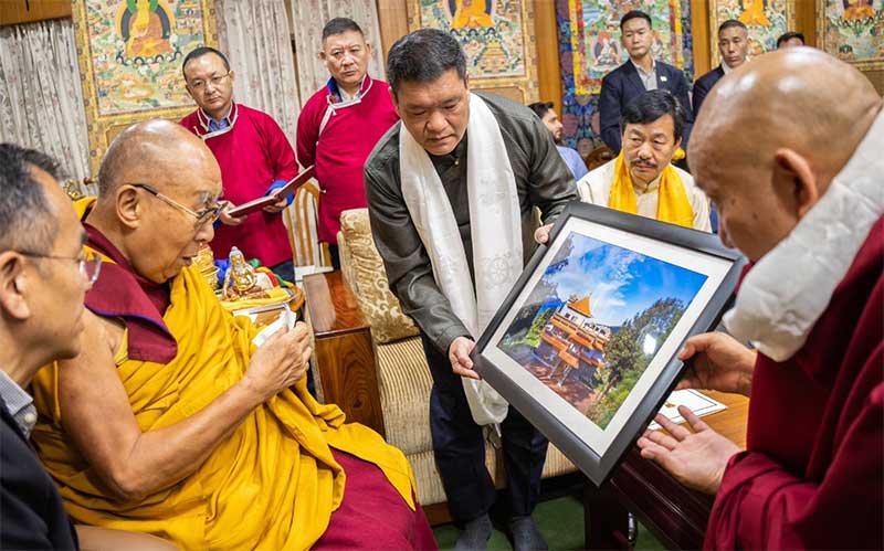 Arunachal: Pema Khandu calls on Dalai Lama, gifts his first dwelling after fleeing Tibet to trust