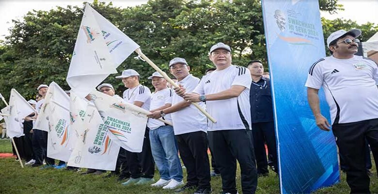 Arunachal: Khandu Participates in a Walkathon to mark the beginning of Swacchata Hi Seva 2024 campaign