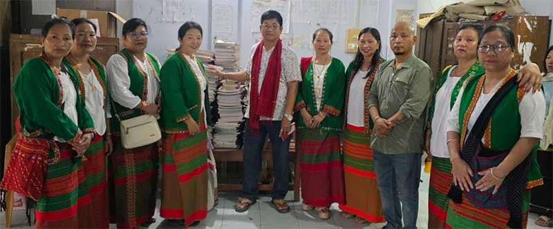 Arunachal: Adi Ba:né Ane Kébang East Unit Donates 513 Books to Needy Students of Govt. Primary School, JNC Campus