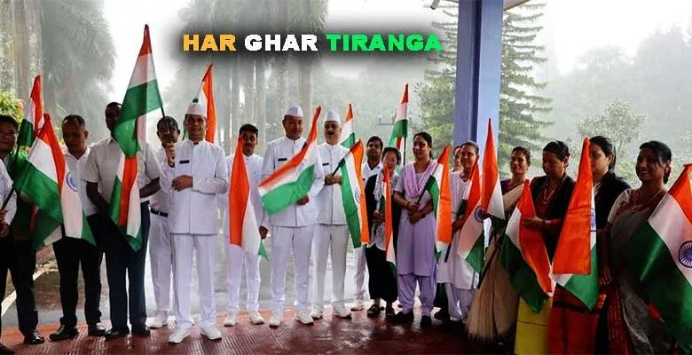ITANAGAR-  As part of the nationwide ‘Har Ghar Tiranga’ campaign, the Governor of Arunachal Pradesh, Lt. General KT Parnaik, (Retd.), distributed the National Flag to officials and staff at Raj Bhavan,