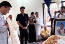 Arunachal: Pema Khandu Pays Last Respects to Indigenous Leader Dr. Bengia Tolum