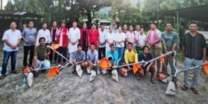 Arunachal: Oken Tayeng Distributes Grass Cutters in Mebo